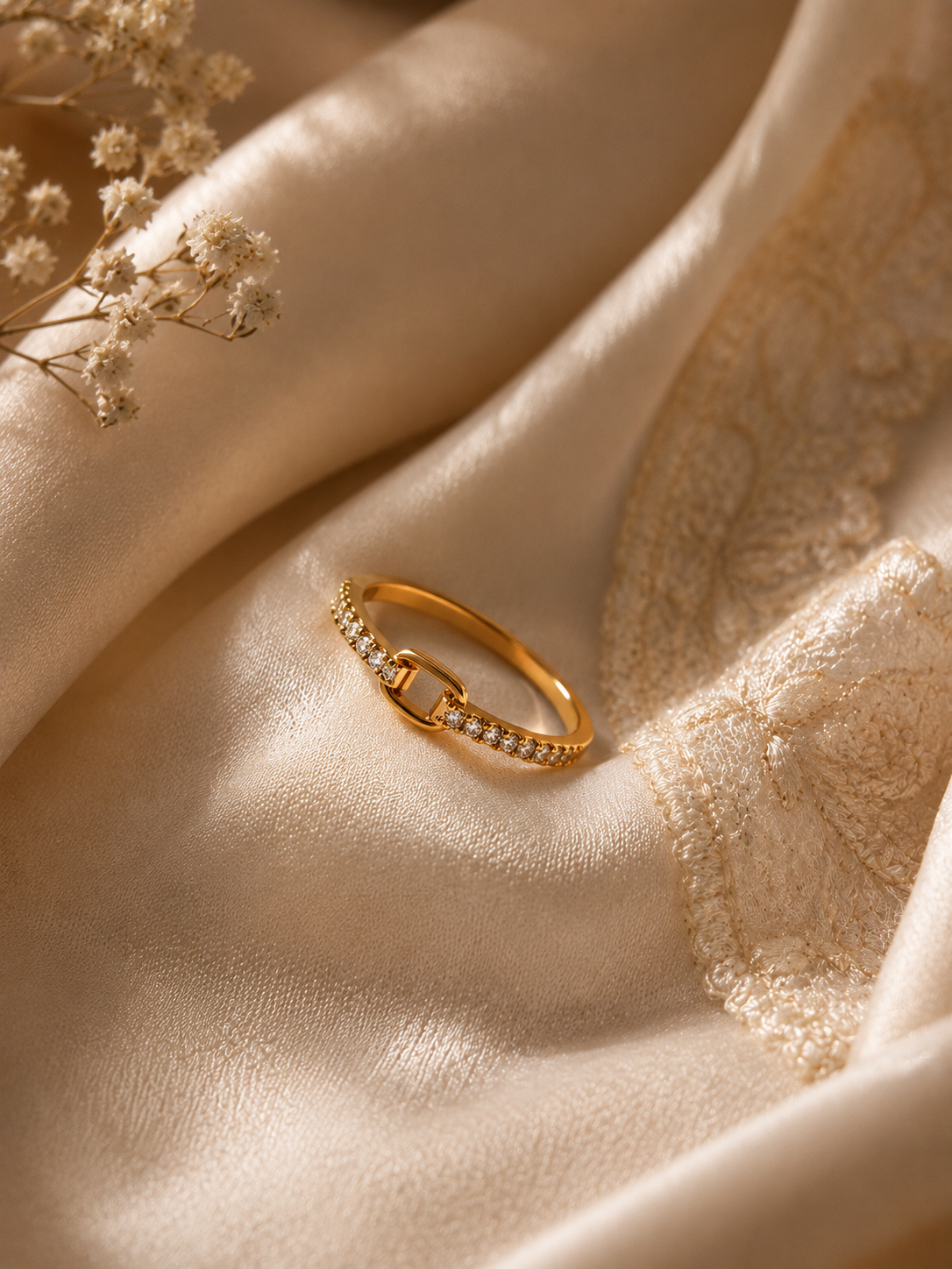 Eterna Crystal Link Ring