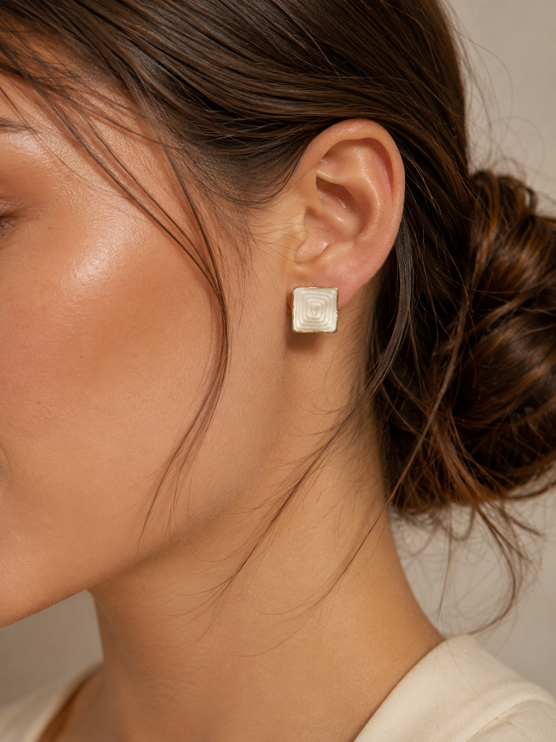 Ivory Swirl Square Stud Earrings